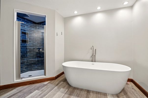Bathroom, Free Standing Baths, Interior, Recessed Lighting, Wood Texture Flooring