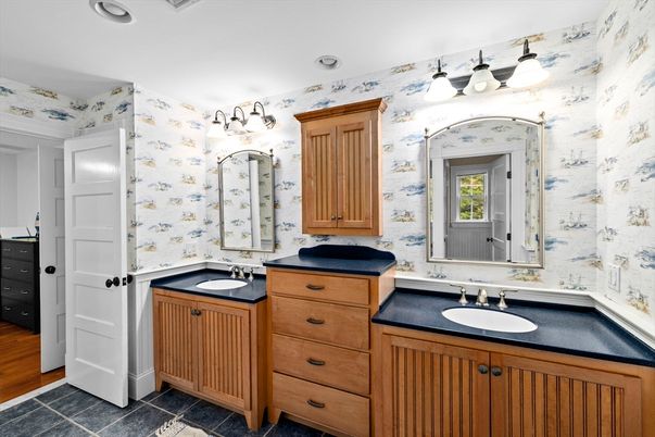 Bathroom, Dual Sink Vanities, Interior, Recessed Lighting