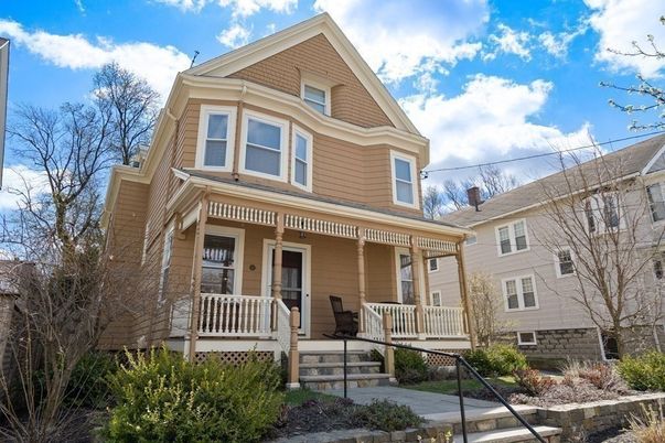 Exterior, Facade, Queen Anne Victorian