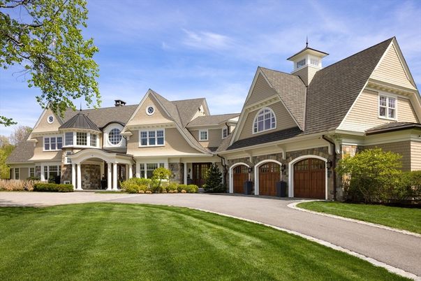Attached, Exterior, Facade, Queen Anne Victorian