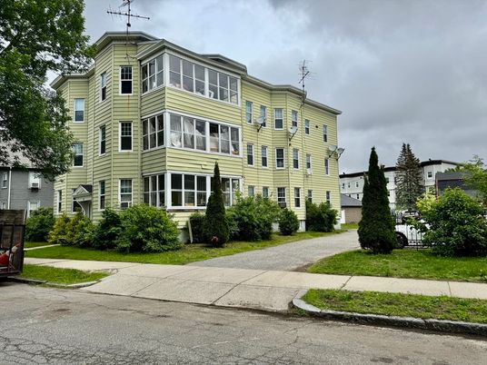 Exterior, Facade, Rowhouse