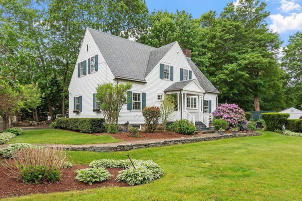 Backyard, Exterior, Facade, Farmhouse