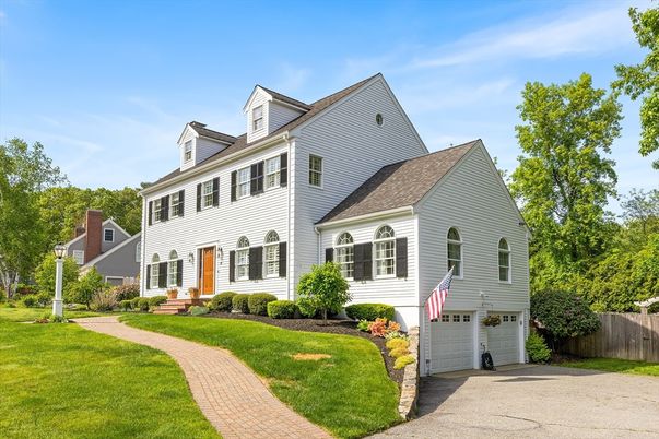 Attached, Exterior, Facade, Farmhouse