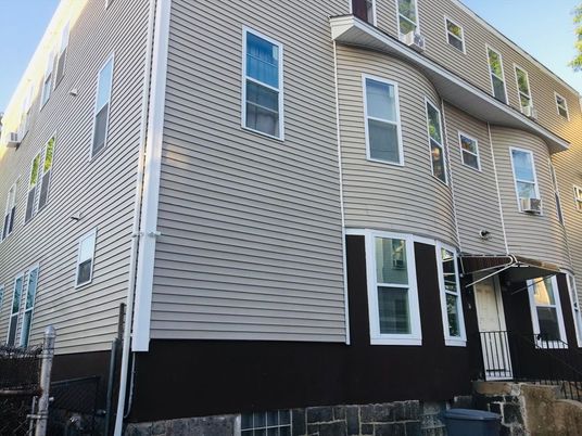 Exterior, Facade, Rowhouse