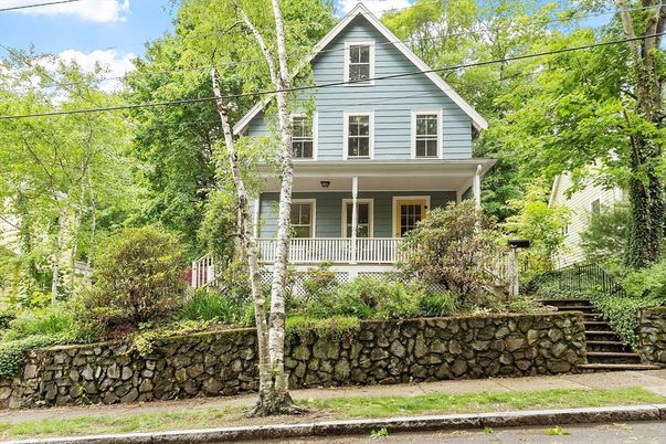 Exterior, Facade, Queen Anne Victorian