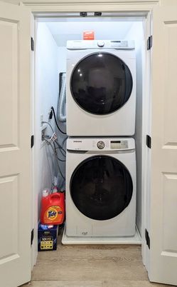Interior, Utility Closets, Washer, Wood Texture Flooring