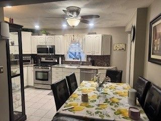 Dining room, Interior, Kitchen, Recessed Lighting, Stainless Steel Appliances