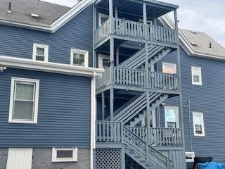 Exterior, Facade, Rowhouse
