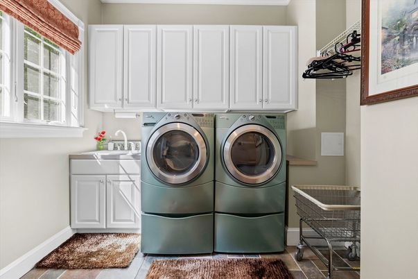 Interior, Washer, Wood Texture Flooring