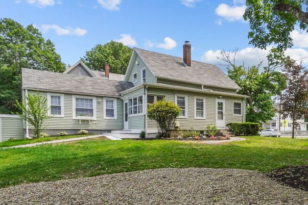 Backyard, Exterior, Facade, Cape Cod