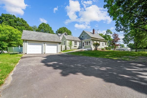 Attached, Exterior, Facade, Cape Cod