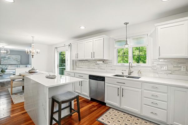 Chandelier, Dining room, Interior, Kitchen, Pendant Lights, Recessed Lighting, Wood Texture Flooring