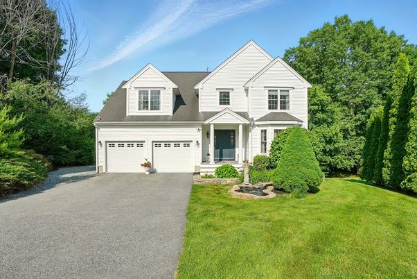Attached, Exterior, Facade, Farmhouse