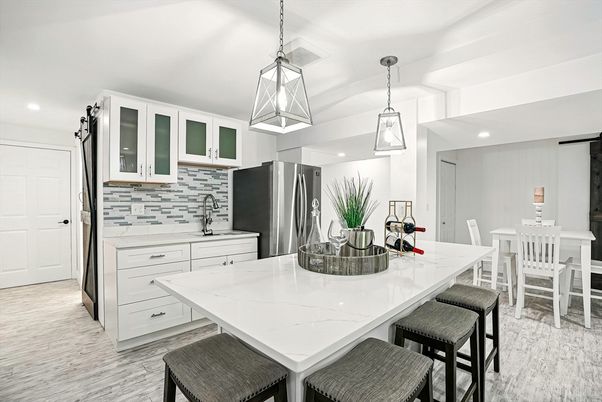 Dining room, Interior, Kitchen, Pendant Lights, Recessed Lighting, Stainless Steel Appliances