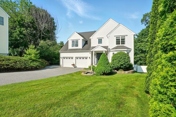 Attached, Exterior, Facade, Farmhouse