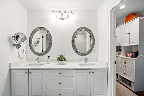 Bathroom, Dual Sink Vanities, Interior, Recessed Lighting