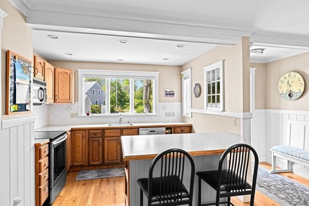 Interior, Kitchen, Recessed Lighting, Wood Texture Flooring