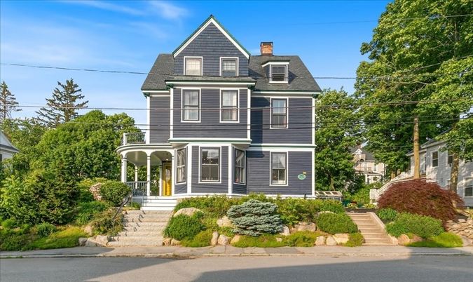 Exterior, Facade, Queen Anne Victorian