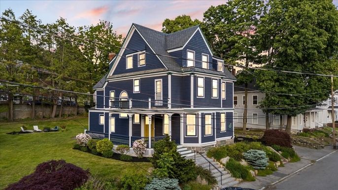 Backyard, Exterior, Facade, Queen Anne Victorian