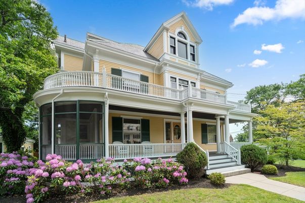 Exterior, Facade, Queen Anne Victorian