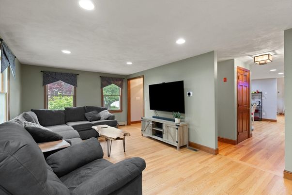 Interior, Living room, Recessed Lighting, Wood Texture Flooring