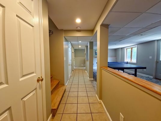 Game Room, Interior, Recessed Lighting