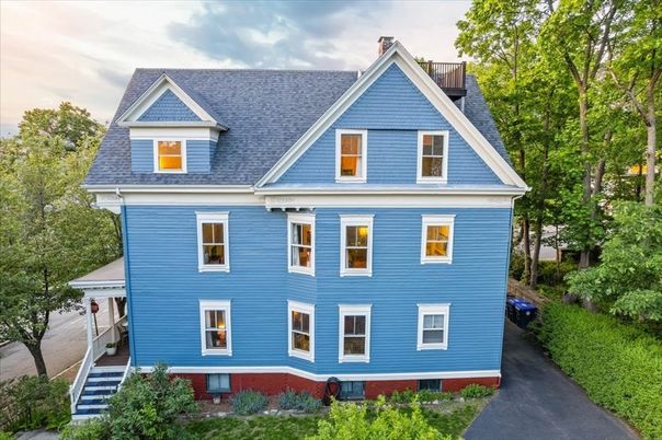 Exterior, Facade, Queen Anne Victorian