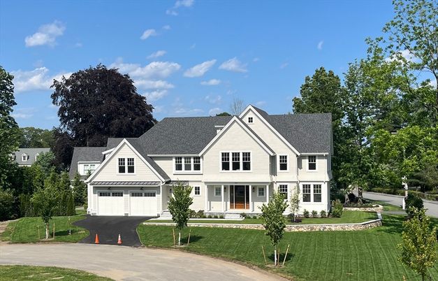 Attached, Exterior, Facade, Farmhouse