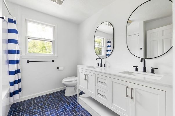 Bathroom, Dual Sink Vanities, Interior