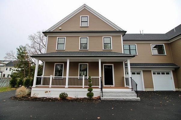 Attached, Exterior, Facade, Queen Anne Victorian