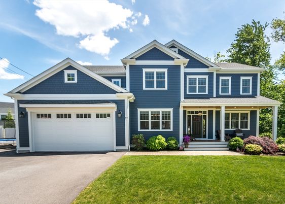 Attached, Exterior, Facade, American Craftsman