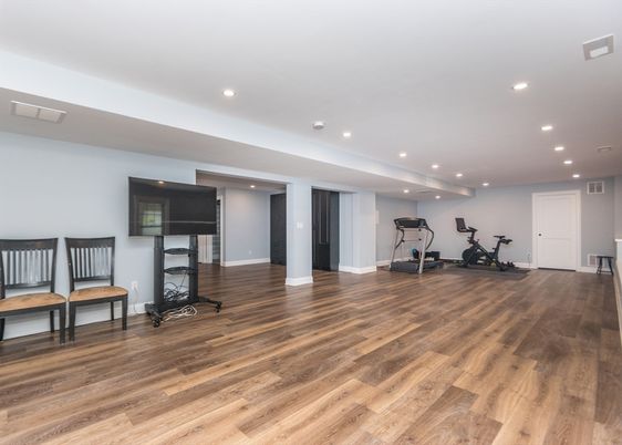Fitness Equipment, Interior, Recessed Lighting, Wood Texture Flooring