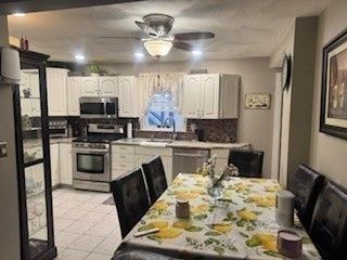 Dining room, Interior, Kitchen, Recessed Lighting, Stainless Steel Appliances