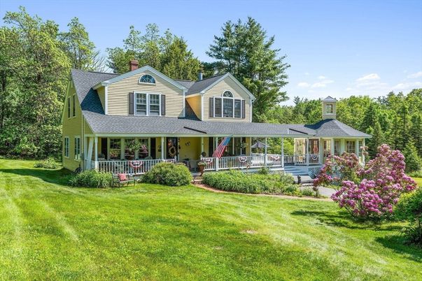 Backyard, Exterior, Facade, Queen Anne Victorian