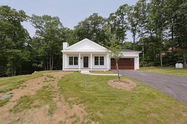 Attached, Exterior, Facade, Ranch