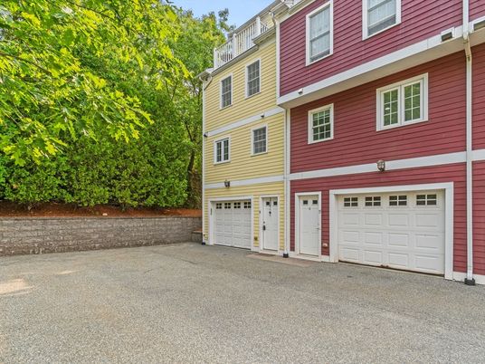 Attached, Exterior, Facade, Rowhouse