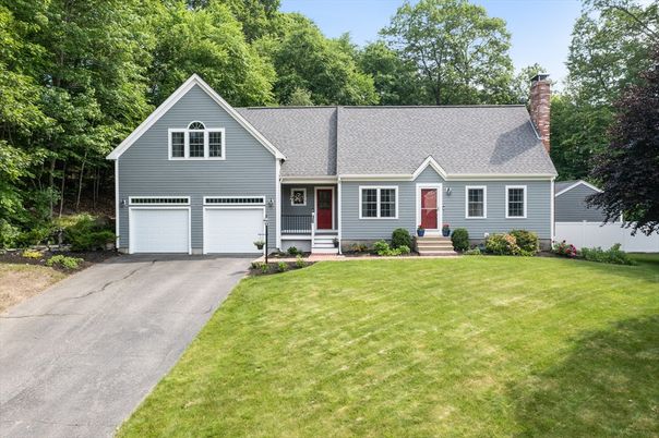 Attached, Exterior, Facade, Cape Cod