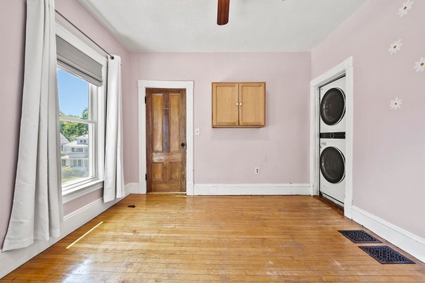 Interior, Utility Closets, Washer, Wood Texture Flooring