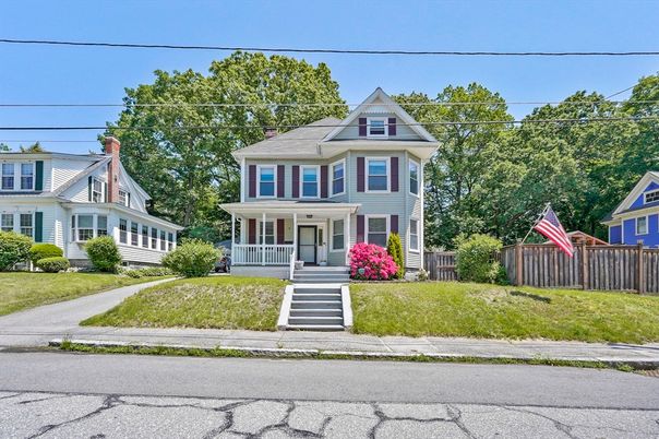 Exterior, Facade, Queen Anne Victorian