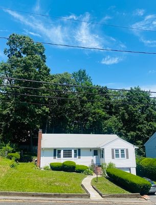 Exterior, Facade, Cape Cod