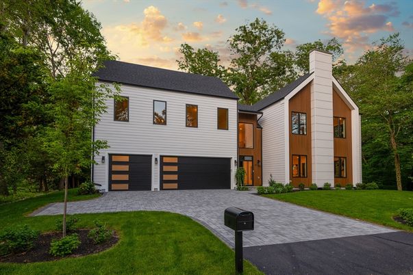 Attached, Exterior, Facade, Farmhouse