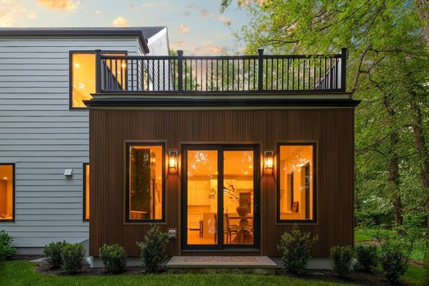 Exterior, Facade, Modern