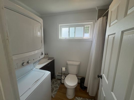 Interior, Utility Closets, Washer, Wood Texture Flooring
