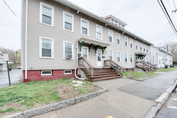 Exterior, Facade, Rowhouse