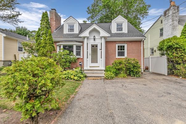 Exterior, Facade, Brick Facade, Cape Cod