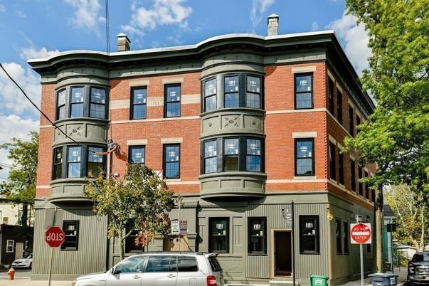 Exterior, Facade, Brick Facade, Rowhouse