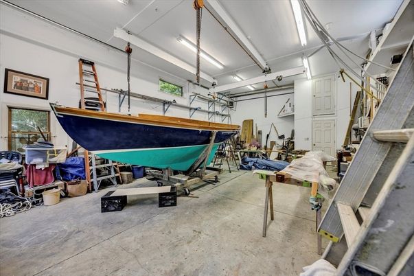 Garage, Interior