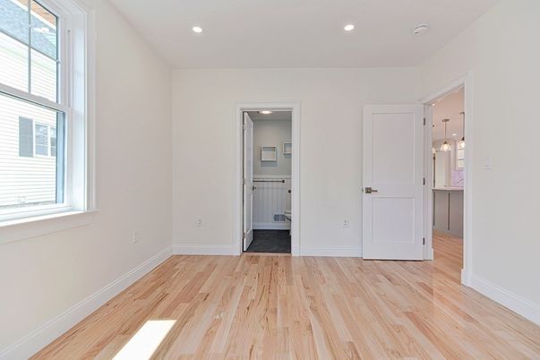 Bathroom, Empty room, Interior, Pendant Lights, Recessed Lighting, Wood Texture Flooring