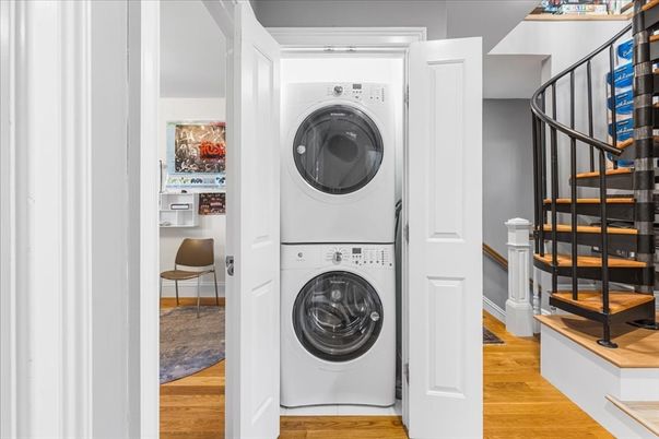 Interior, Utility Closets, Washer, Wood Texture Flooring