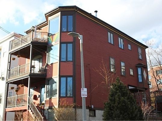 Exterior, Facade, Rowhouse